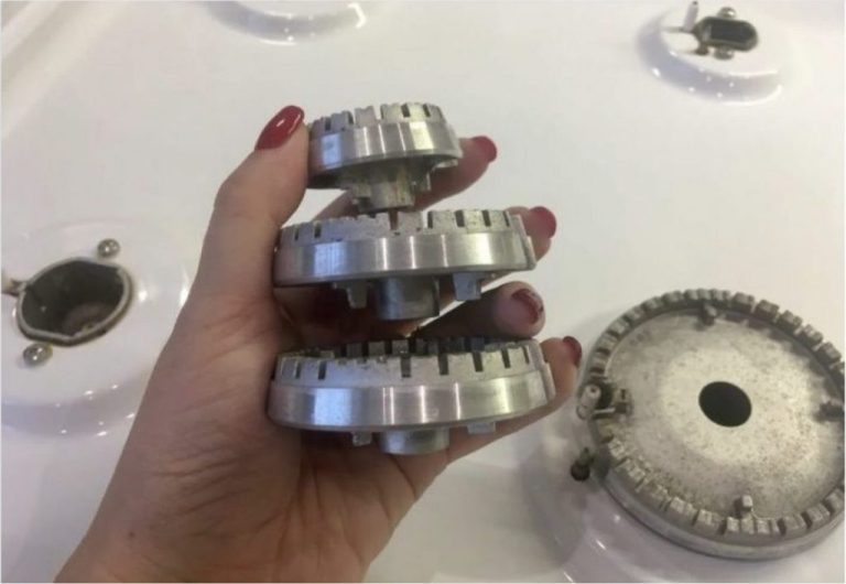 Даже самые грязные конфорки очищаю за 5 минут: делюсь способом