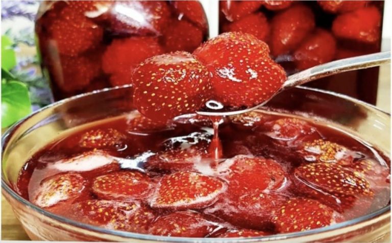 Чтобы клубника или вишня в варенье осталась целой и плотной, была на мармелад похожа, нужно делать так как я