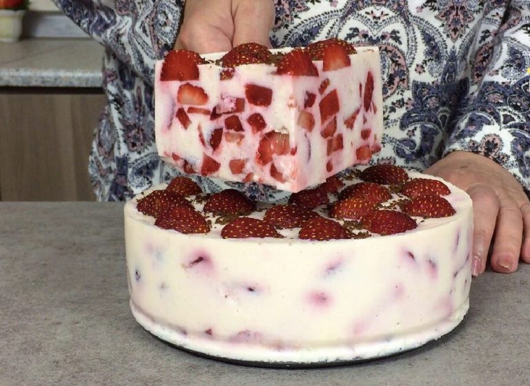 Торт за 15 минут без духовки и печенья: перемешиваю все ингредиенты, перекладываю в форму и убираю в холодильник