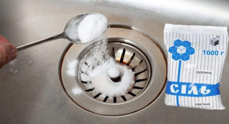 Для чего опытные хозяйки засыпают в раковину соль: 3 причины, чтобы делать так же