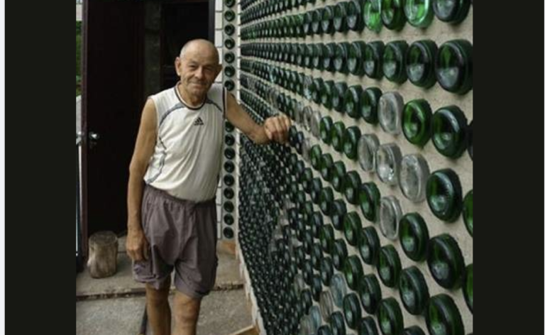 Как житель Запорожья из бутылок построил дворец с балконом: показываю фото