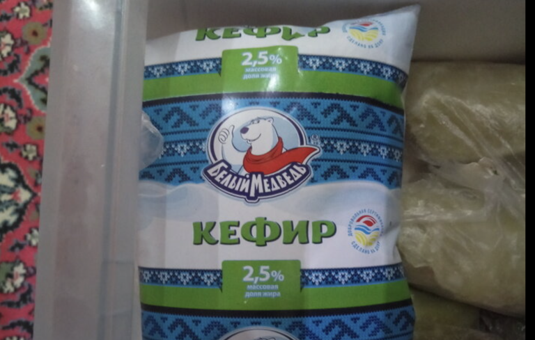 Положила пакет кефира на сутки в морозилку. Результат приятно удивил. Теперь всегда так делаю