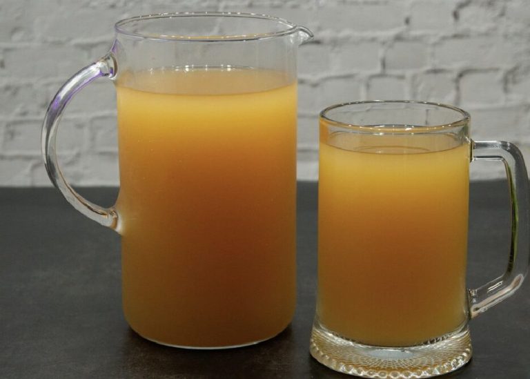 Всё лето пьём свой квас: освежающий, газированный и натуральный. Получается как бочковой