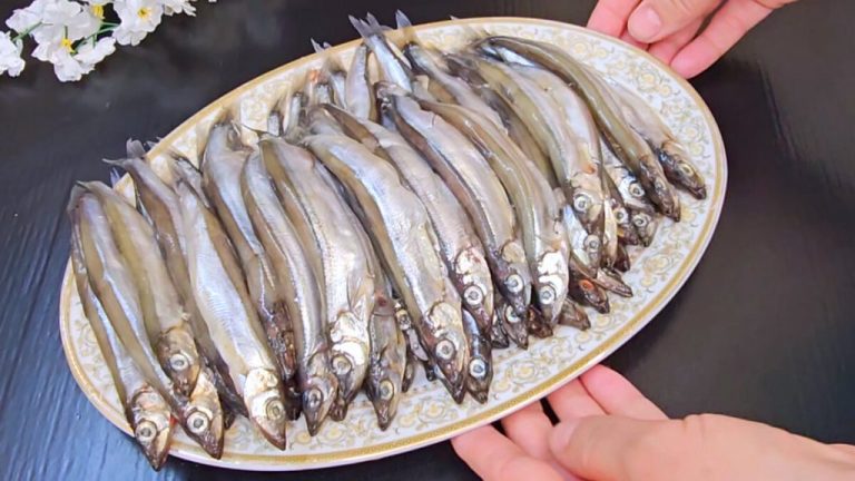 Уже 10 лет мойву жарю только так и всех подруг уже научила: готовится 5 минут, очень вкусная, с золотистой хрустящей корочкой