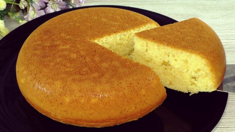 Заливной лимонный пирог к чаю: на приготовление теста трачу не более 5 минут. Рецепт проще простого