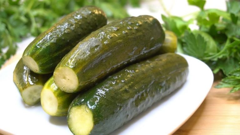 Как я быстро готовлю малосольные хрустящие огурчики, которые нам не надоедают