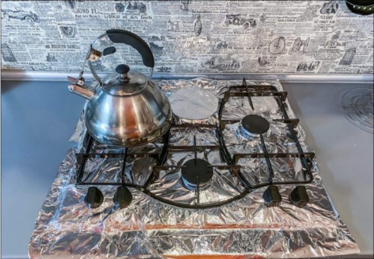 Квартирантка вернула квартиру с «шапочкой» из фольги на плите. Зачем она так сделала