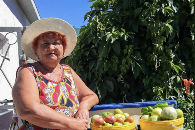 «Какая наглость — продавать соседям урожай за деньги! Отдадите бесплатно — я заберу». Нужно ли угощать соседей?