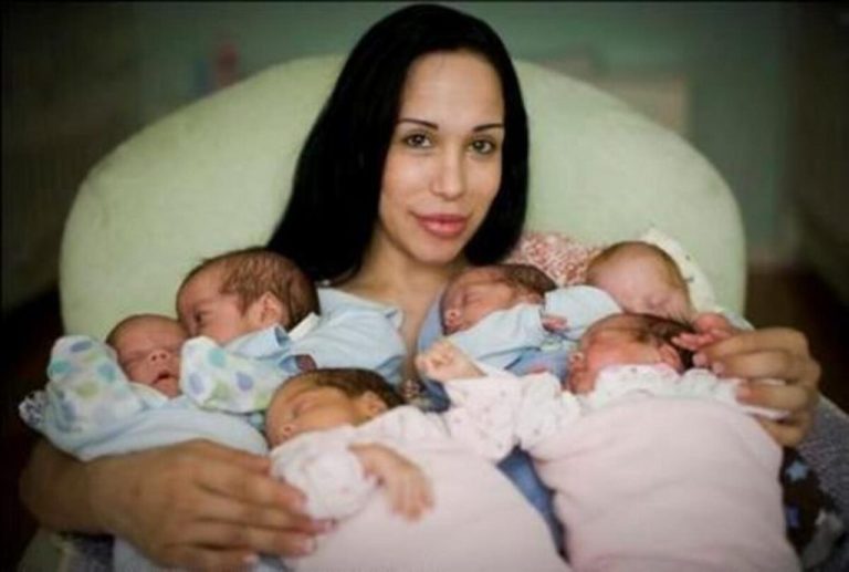 Многодетной маме, которая родила восьмерых близнецов, уже 48 лет. Как выглядят она и ее повзрослевшие дети