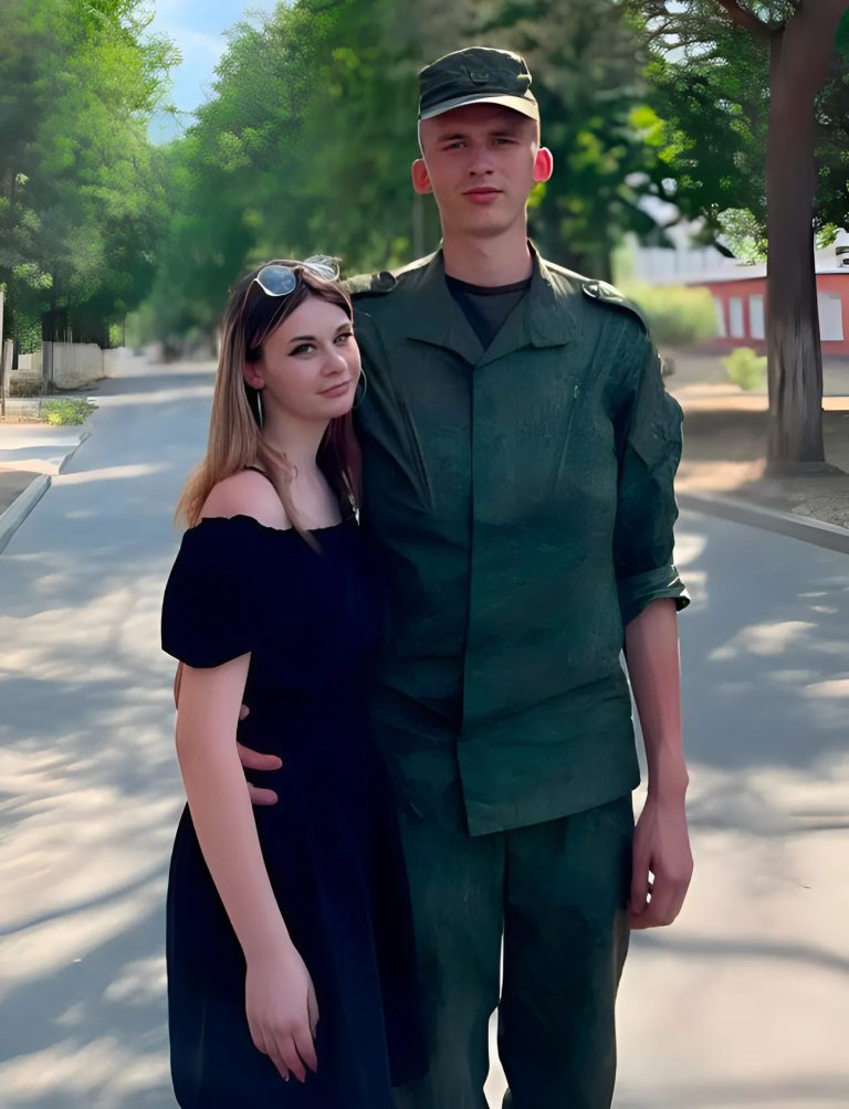 Парень позвонил из армии, сказал, что нашел там другую и бросил меня: только много лет спустя я узнала ужасную тайну