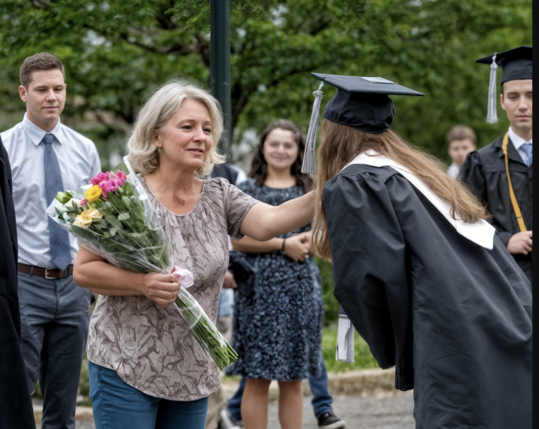 В день вручения диплома он оттолкнул свою бедную мать; два года спустя он узнал…