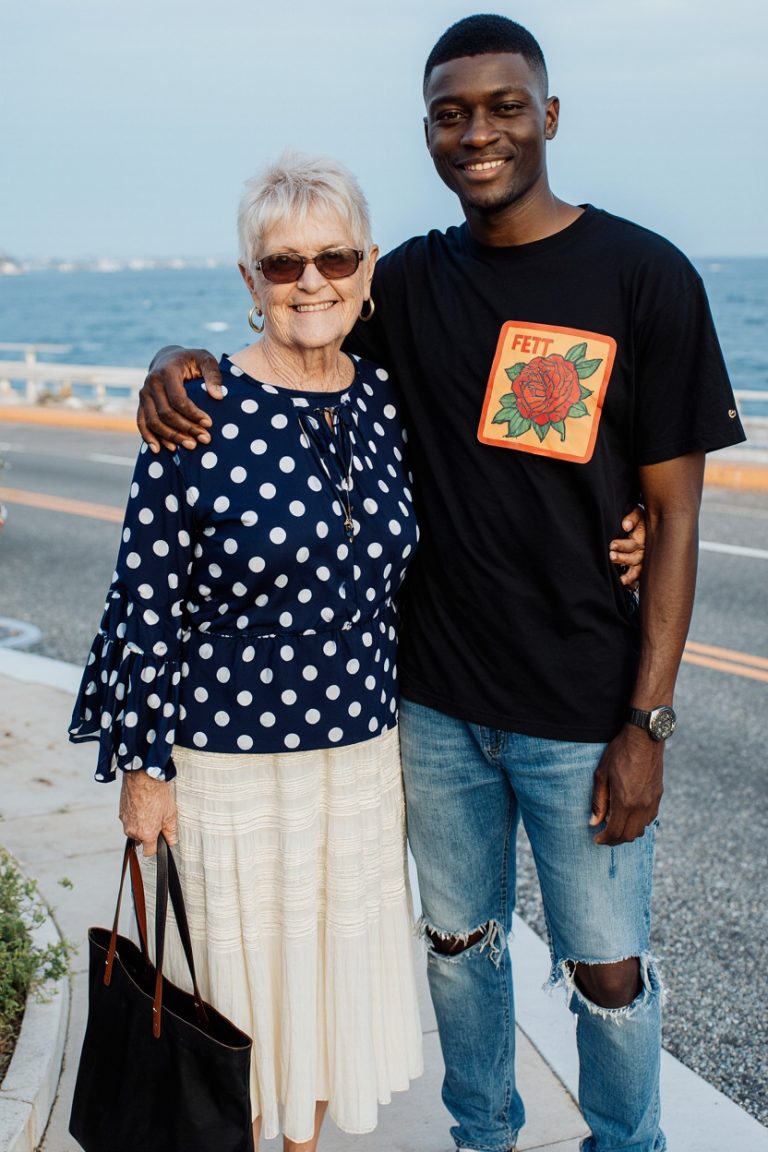 ОНА СЕЛА СО МНОЙ В САМОЛЁТЕ — А СПУСТЯ ТРИ ГОДА, Я ЗОВУ ЕЁ СЕМЬЁЙ