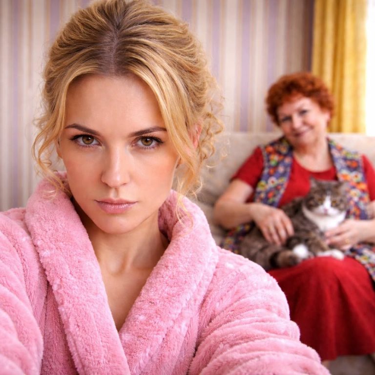 «Мы уже всё решили за тебя», — улыбнулась свекровь. После моего ответа улыбка у неё пропала